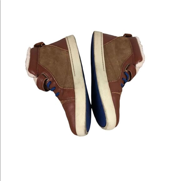 Ugg Theron Chestnut Kid's USA Size 5
Suede and leather - Picture 2 of 13